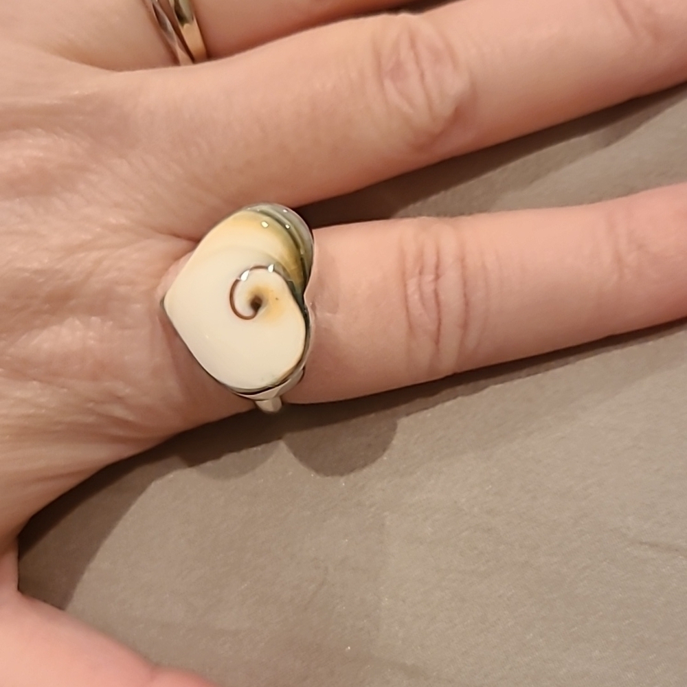 Sterling silver spiral heart puffy ring - Picture 2 of 6